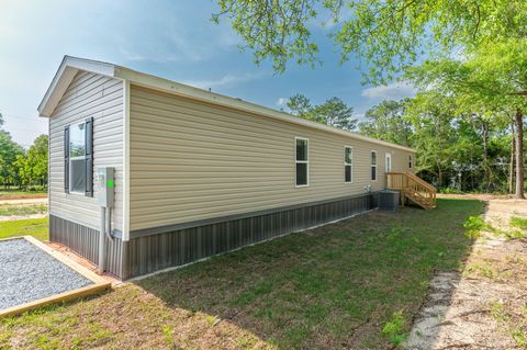 A home in DeFuniak Springs