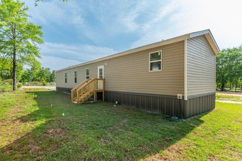 A home in DeFuniak Springs