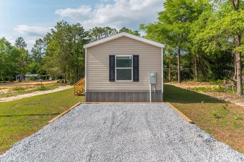 A home in DeFuniak Springs