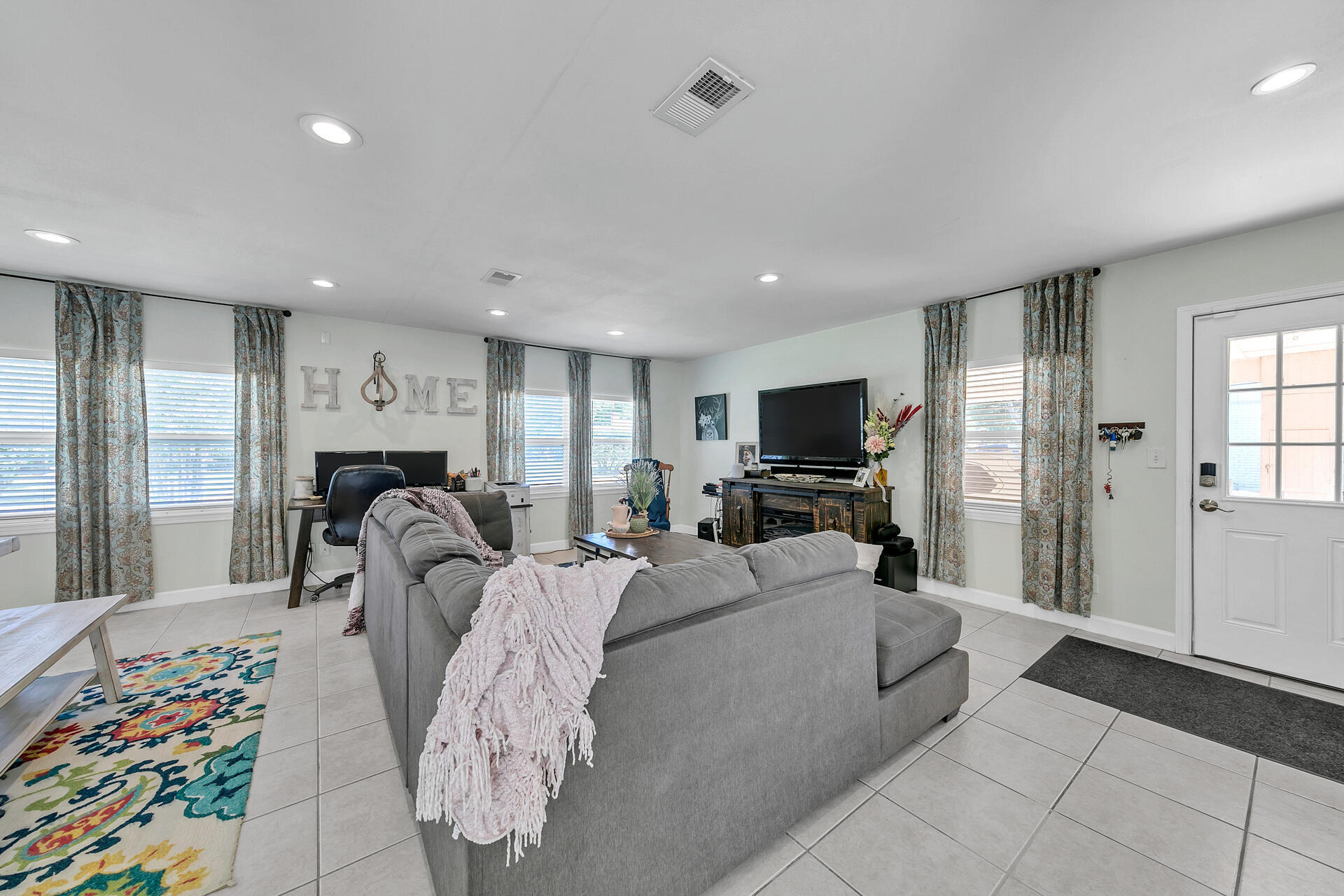 COMMODORE PLACE - Residential