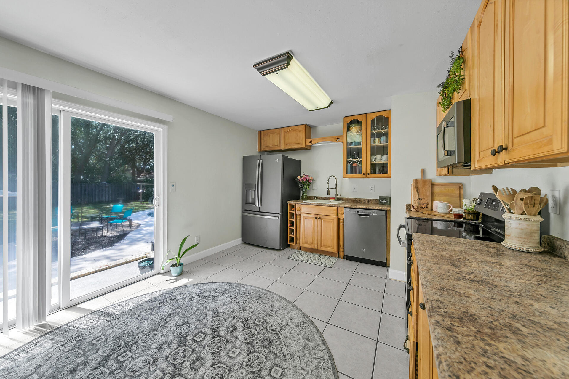 COMMODORE PLACE - Residential