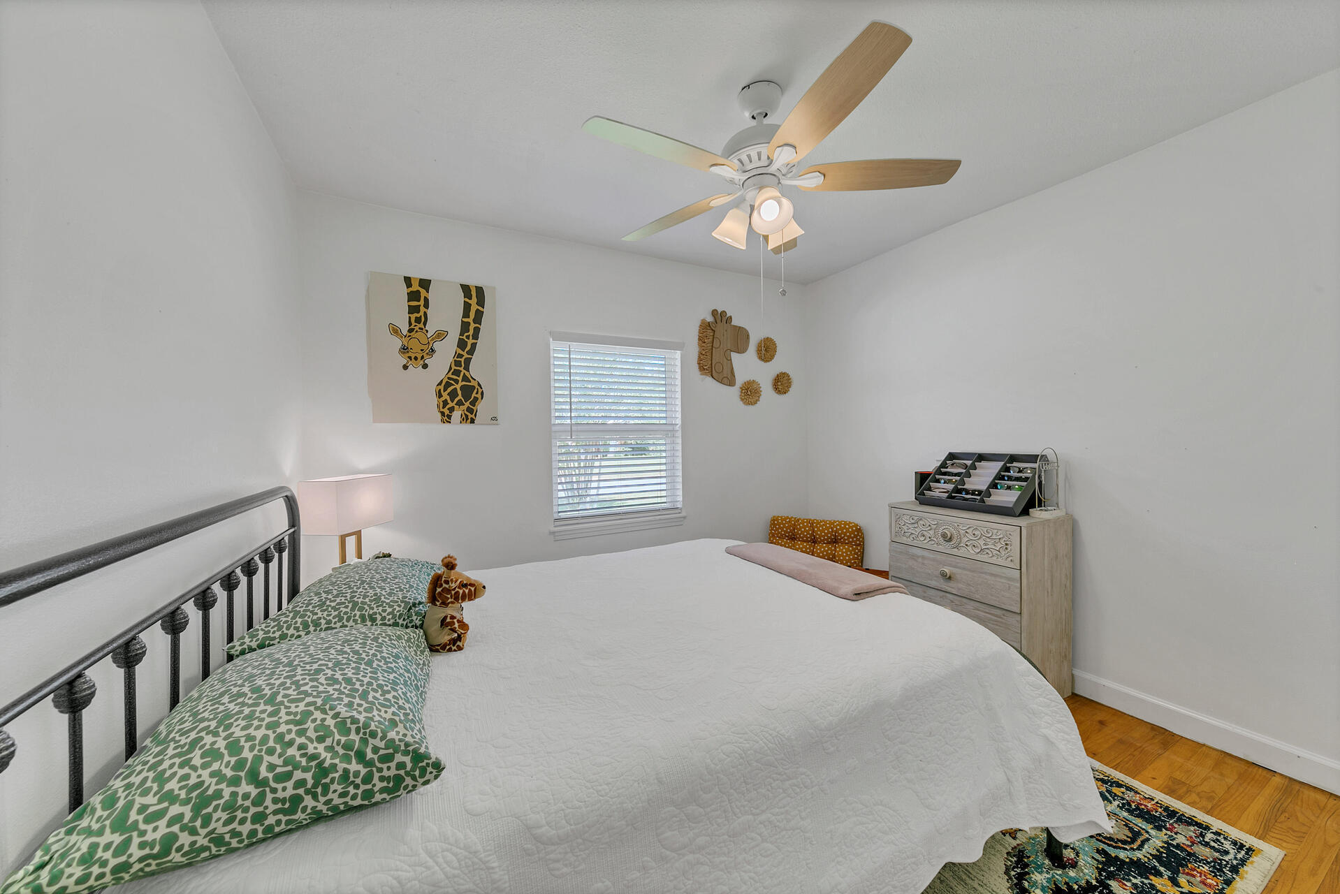 COMMODORE PLACE - Residential