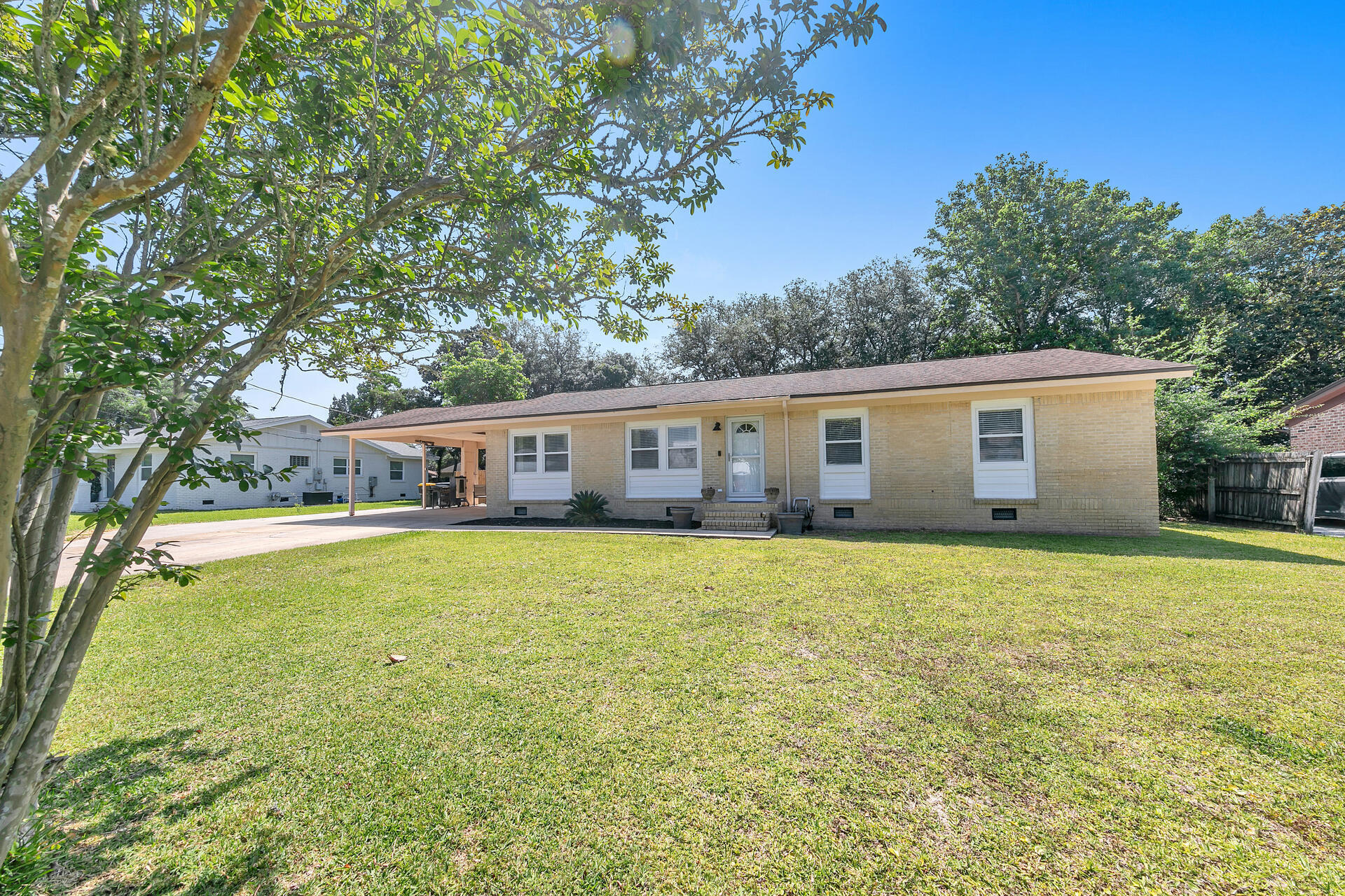 COMMODORE PLACE - Residential