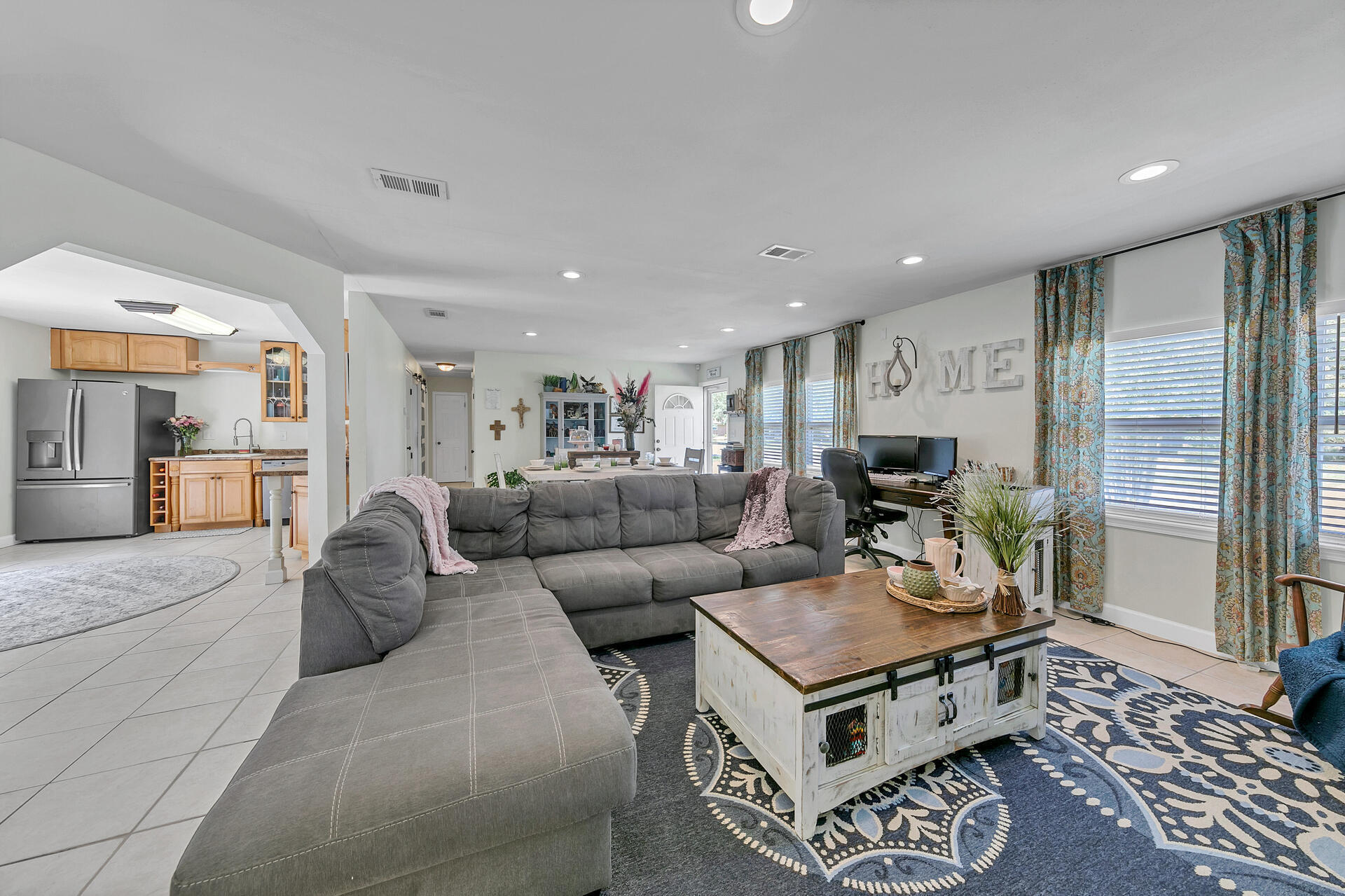 COMMODORE PLACE - Residential