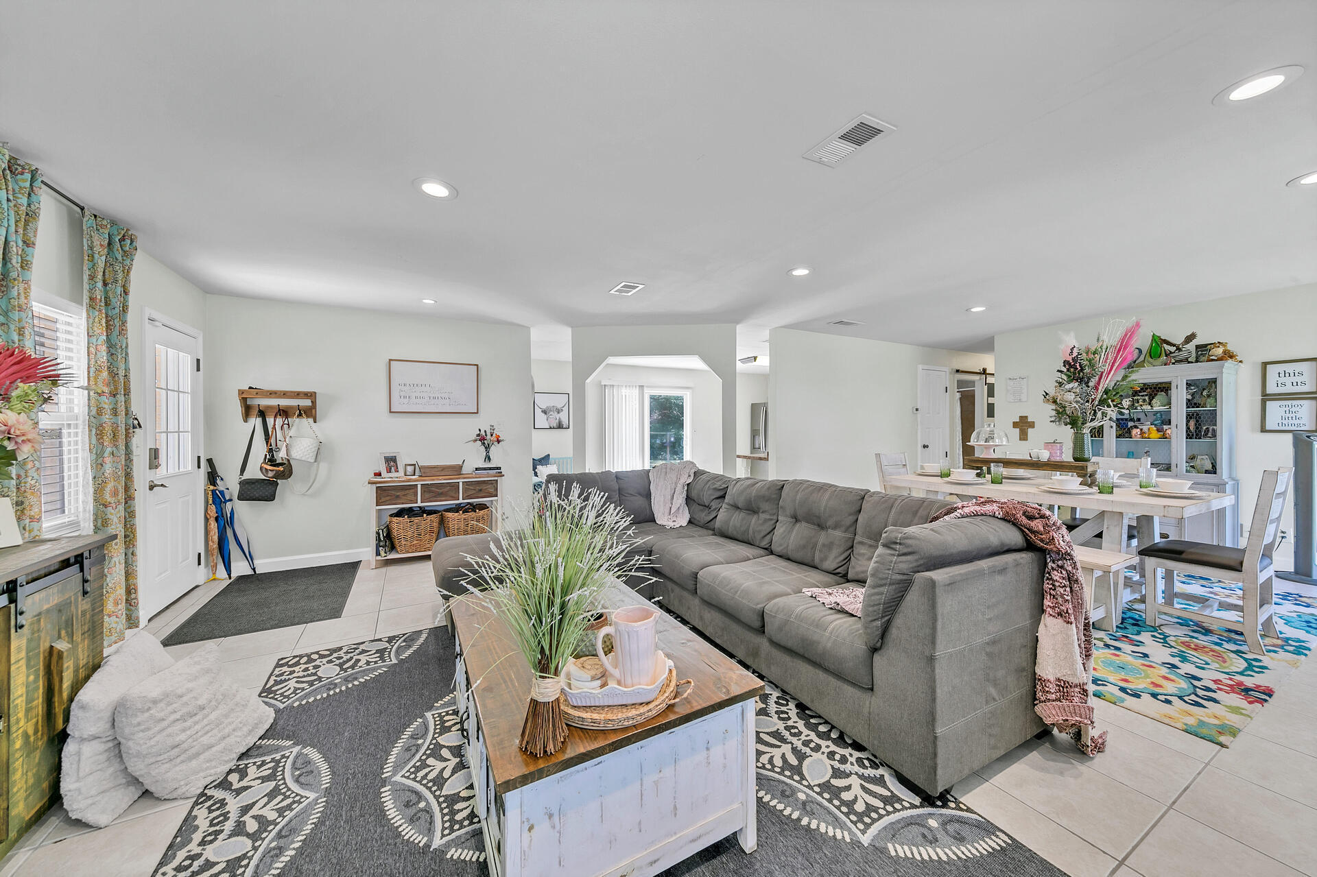 COMMODORE PLACE - Residential