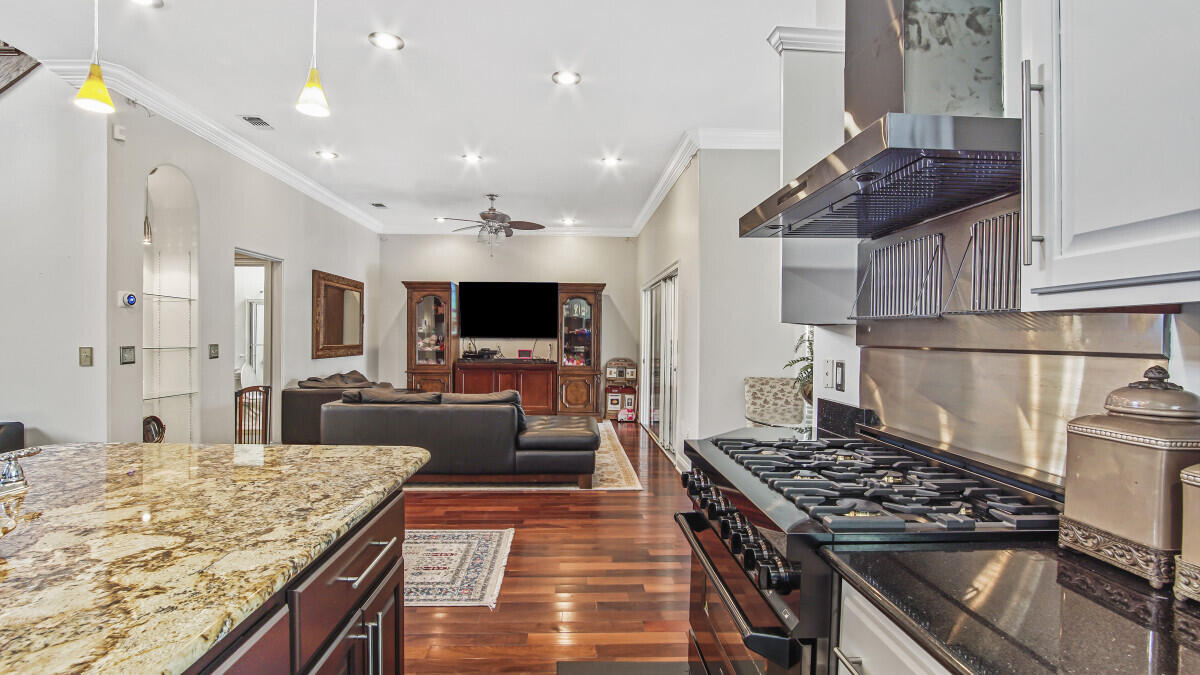 Emerald Lakes - Residential