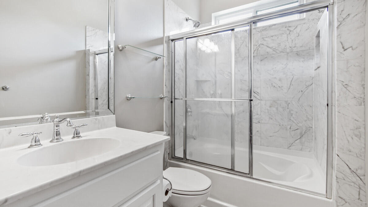 Emerald Lakes - Residential