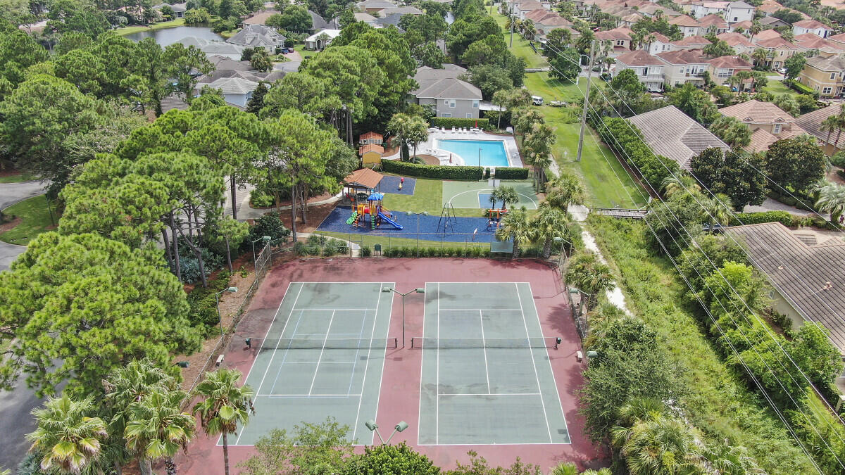 Emerald Lakes - Residential