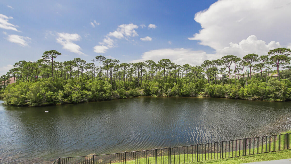 Emerald Lakes - Residential