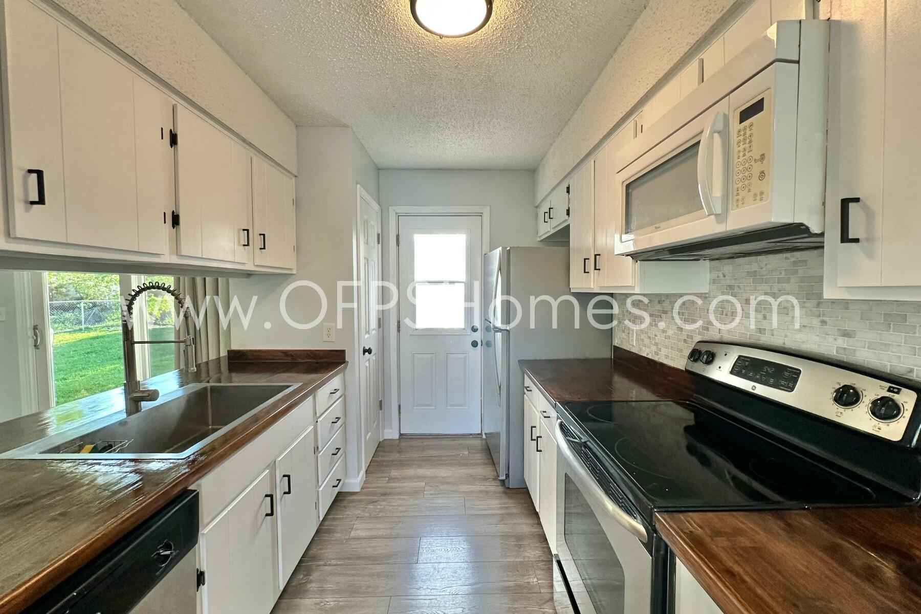 PINE MEADOWS - Residential Lease