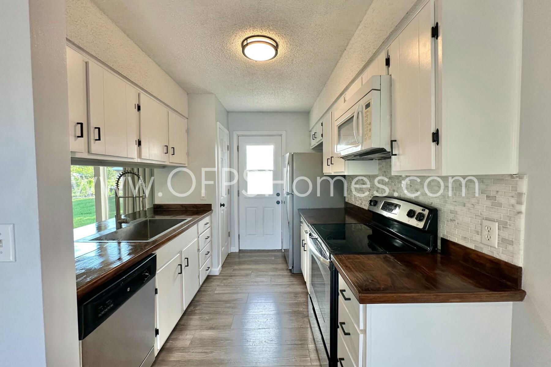 PINE MEADOWS - Residential Lease