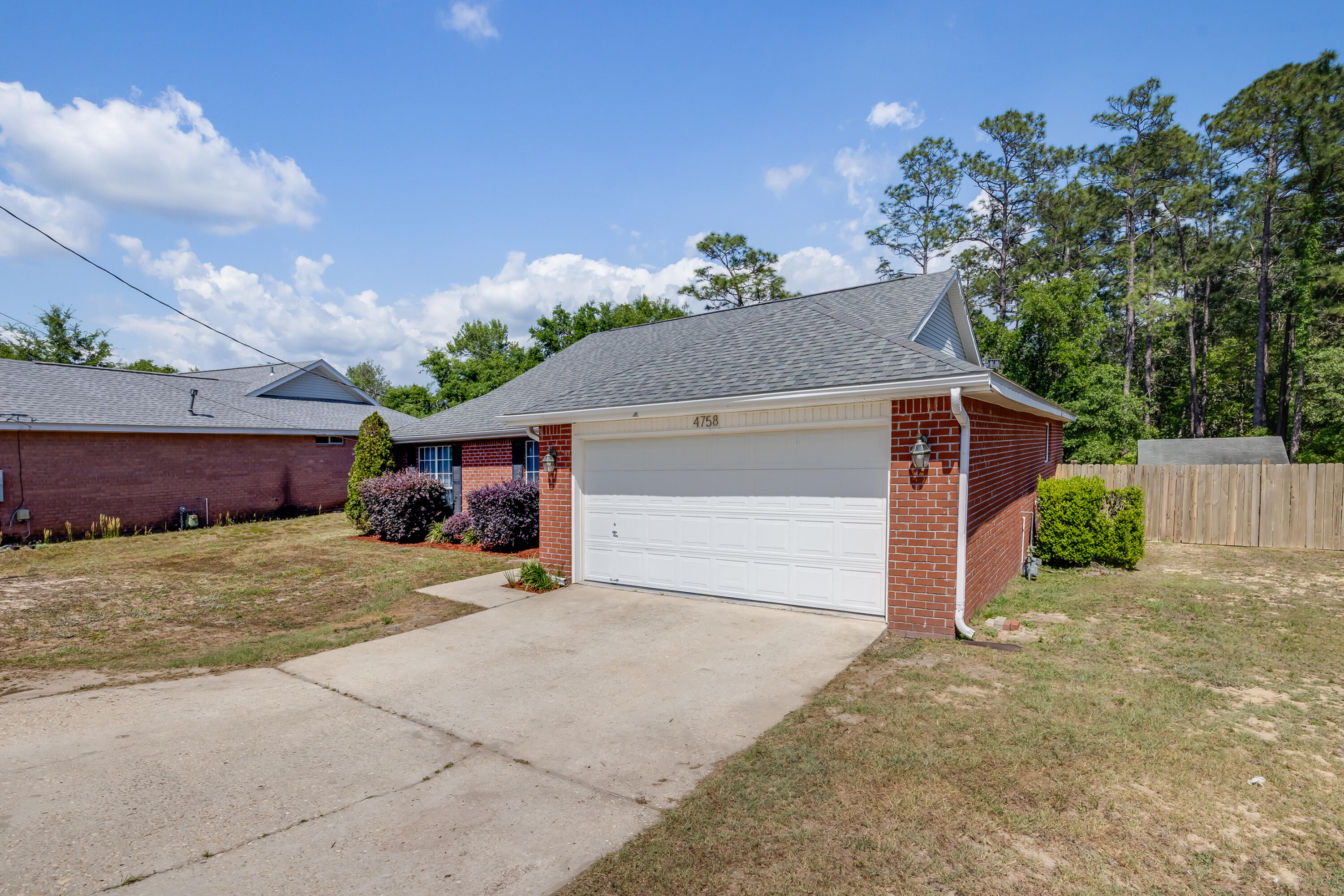 SUGAR CREEK S/D LOT 10 BLK C - Residential