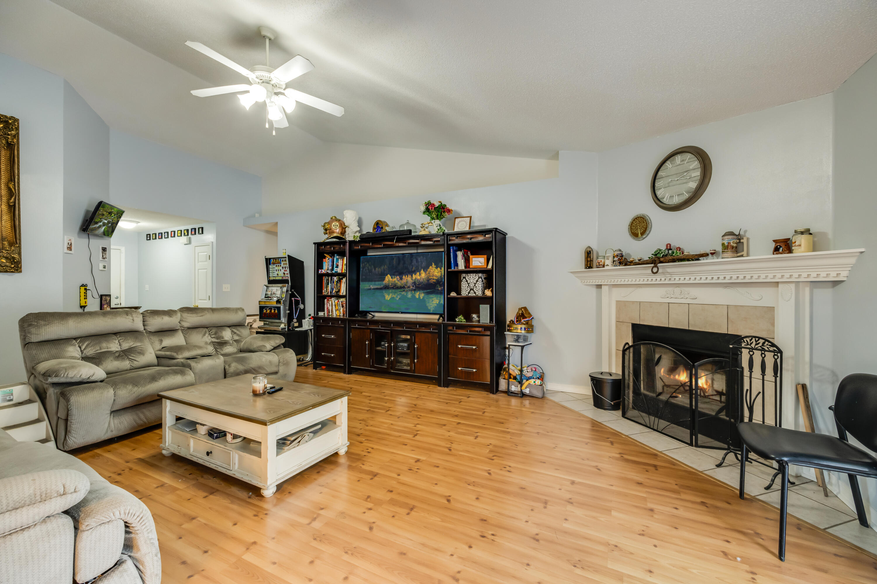 SUGAR CREEK S/D LOT 10 BLK C - Residential