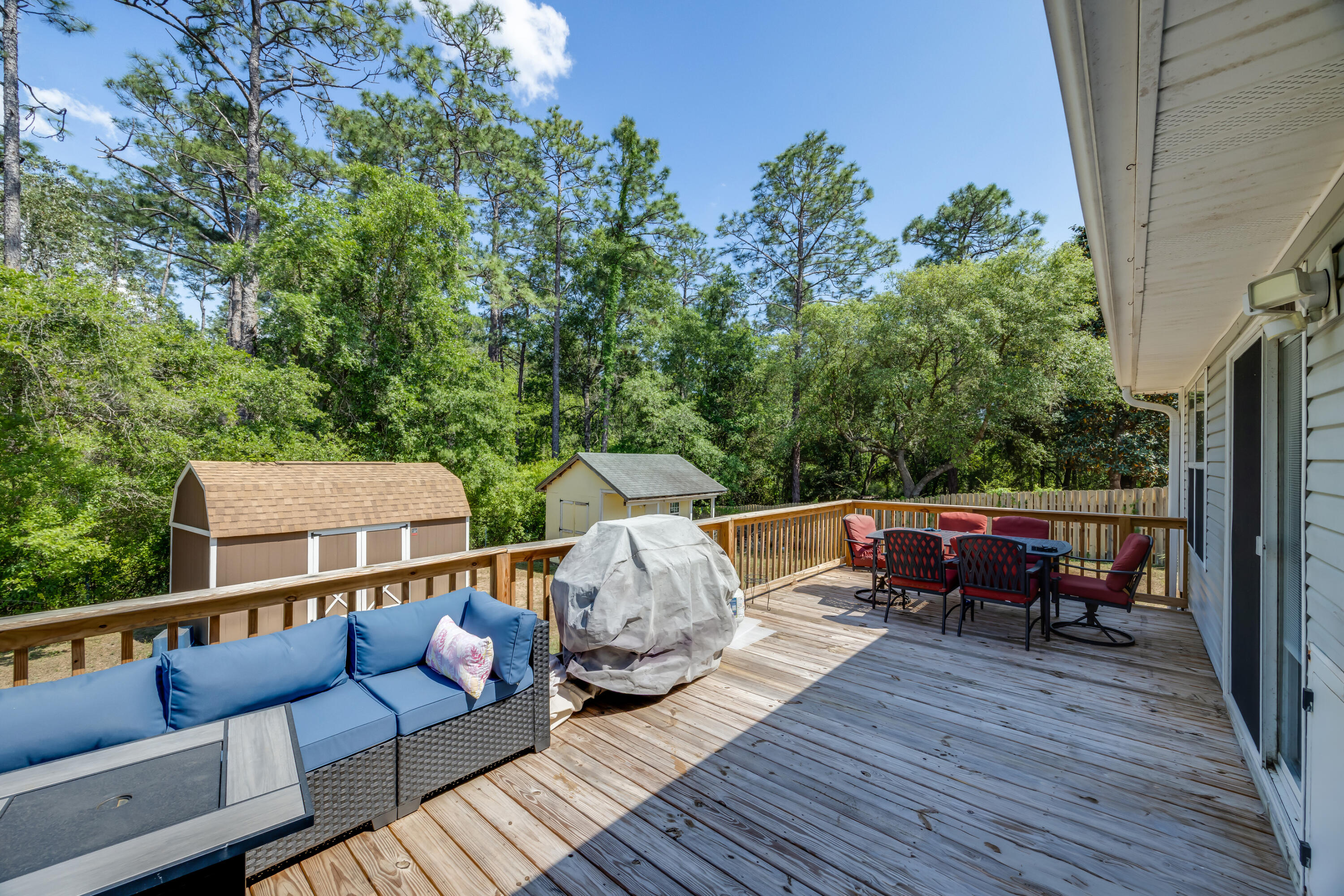 SUGAR CREEK S/D LOT 10 BLK C - Residential