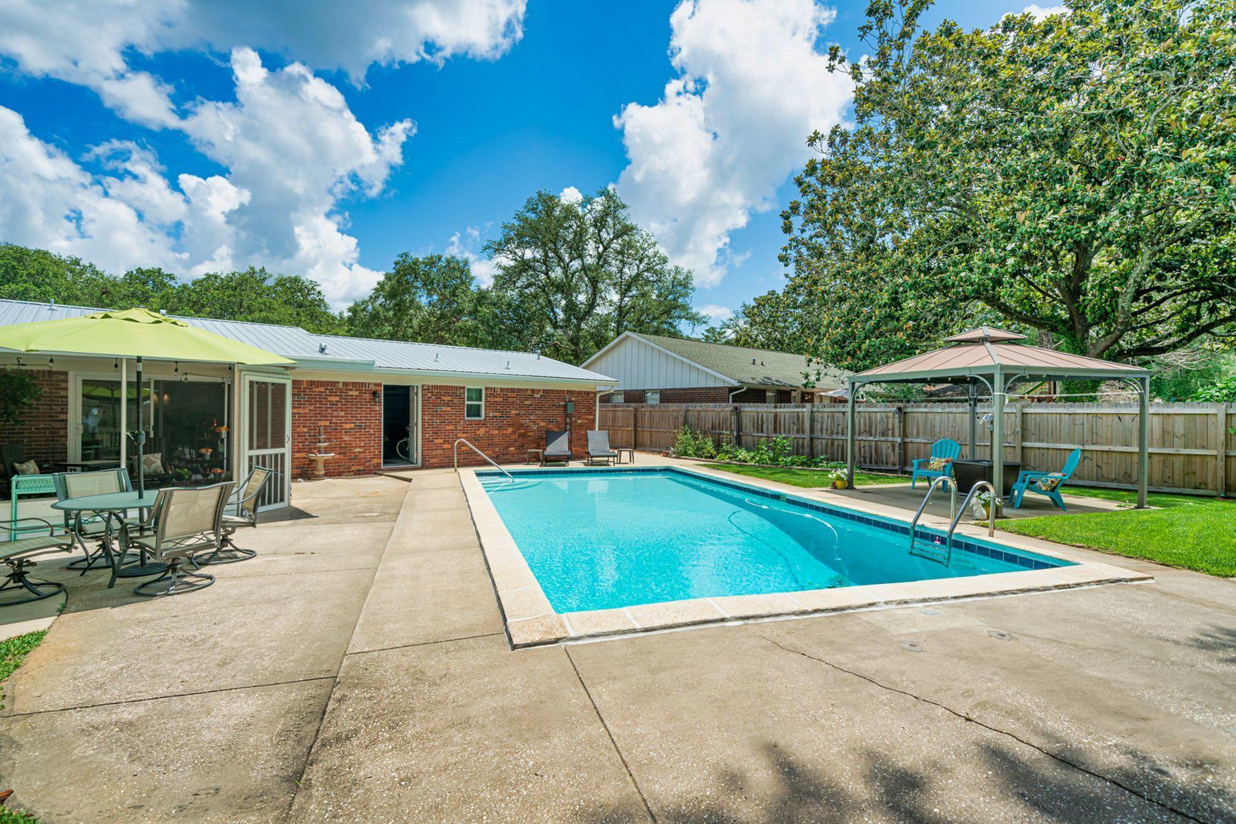 CHELSEA WOODS - Residential