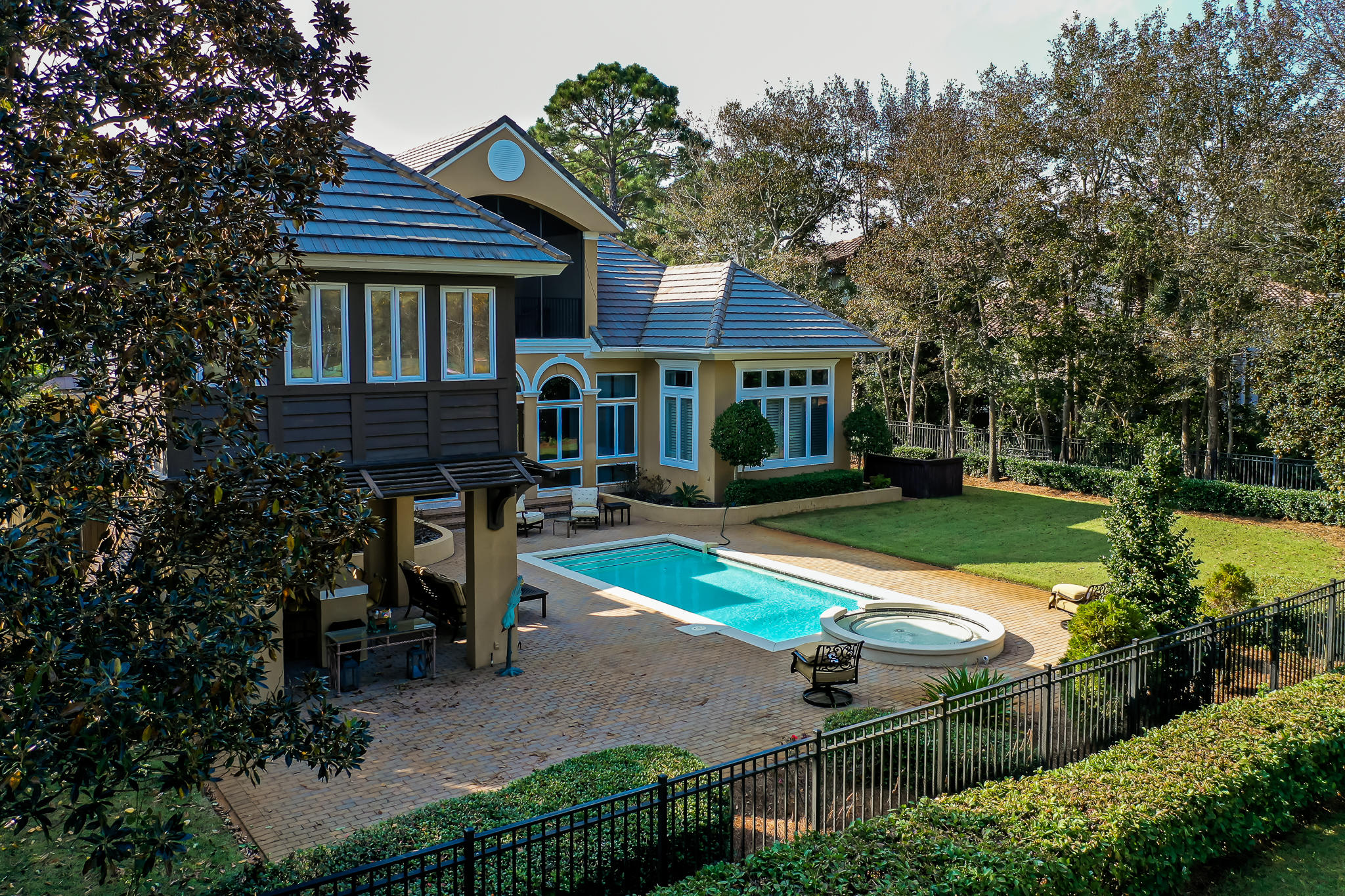 BURNT PINE - Residential