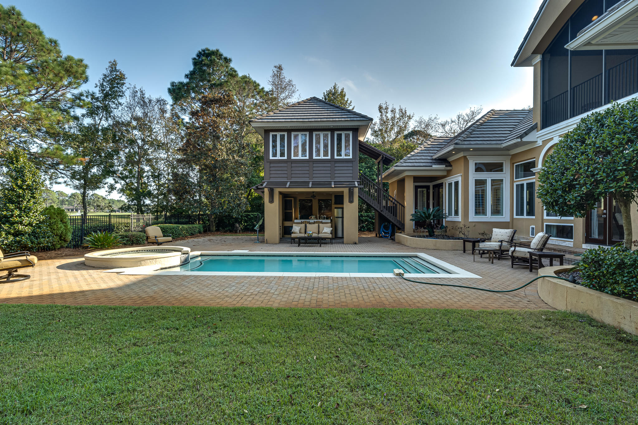 BURNT PINE - Residential