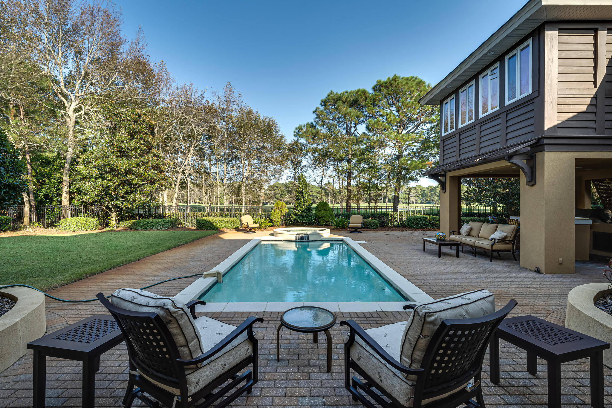BURNT PINE - Residential