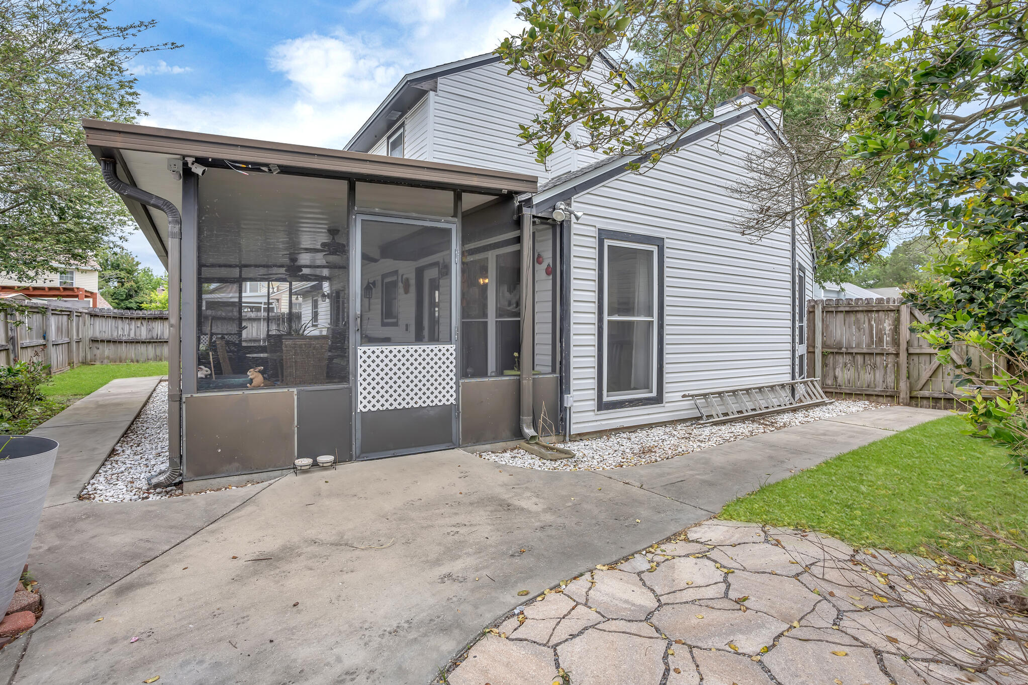 CANTERBURY WOODS - Residential
