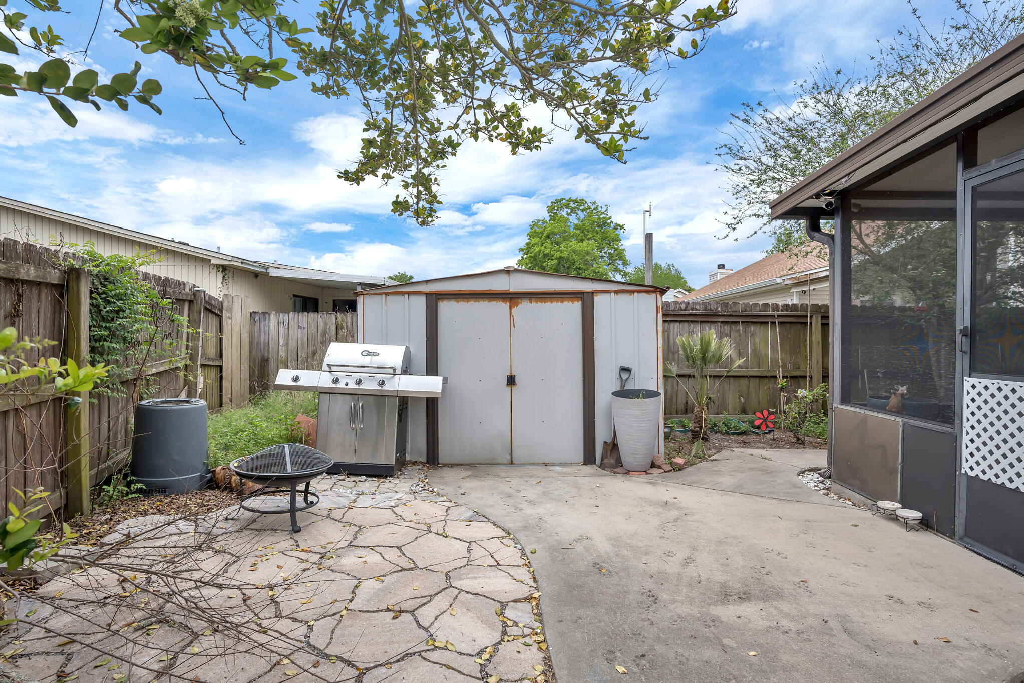 CANTERBURY WOODS - Residential