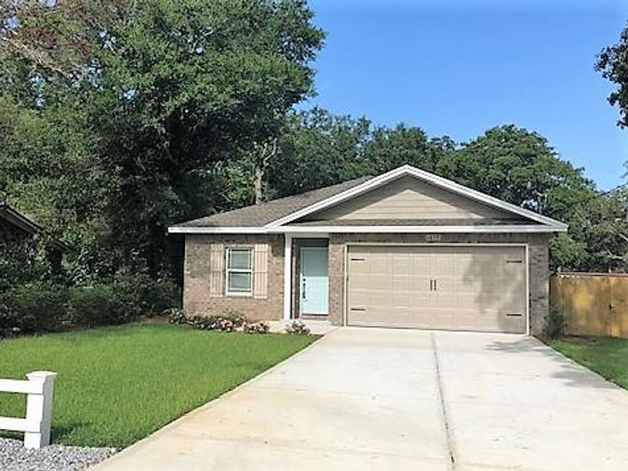 Beautiful new construction that offers open concept living and split bedrooms. Solid surface counter-tops, stainless steel appliances, center island, extra large pantry, separate laundry, Walk-in closets in Master and one of guest bedrooms - ample storage. Don't miss out on this beautiful home! Buyer to verify all deemed important information.