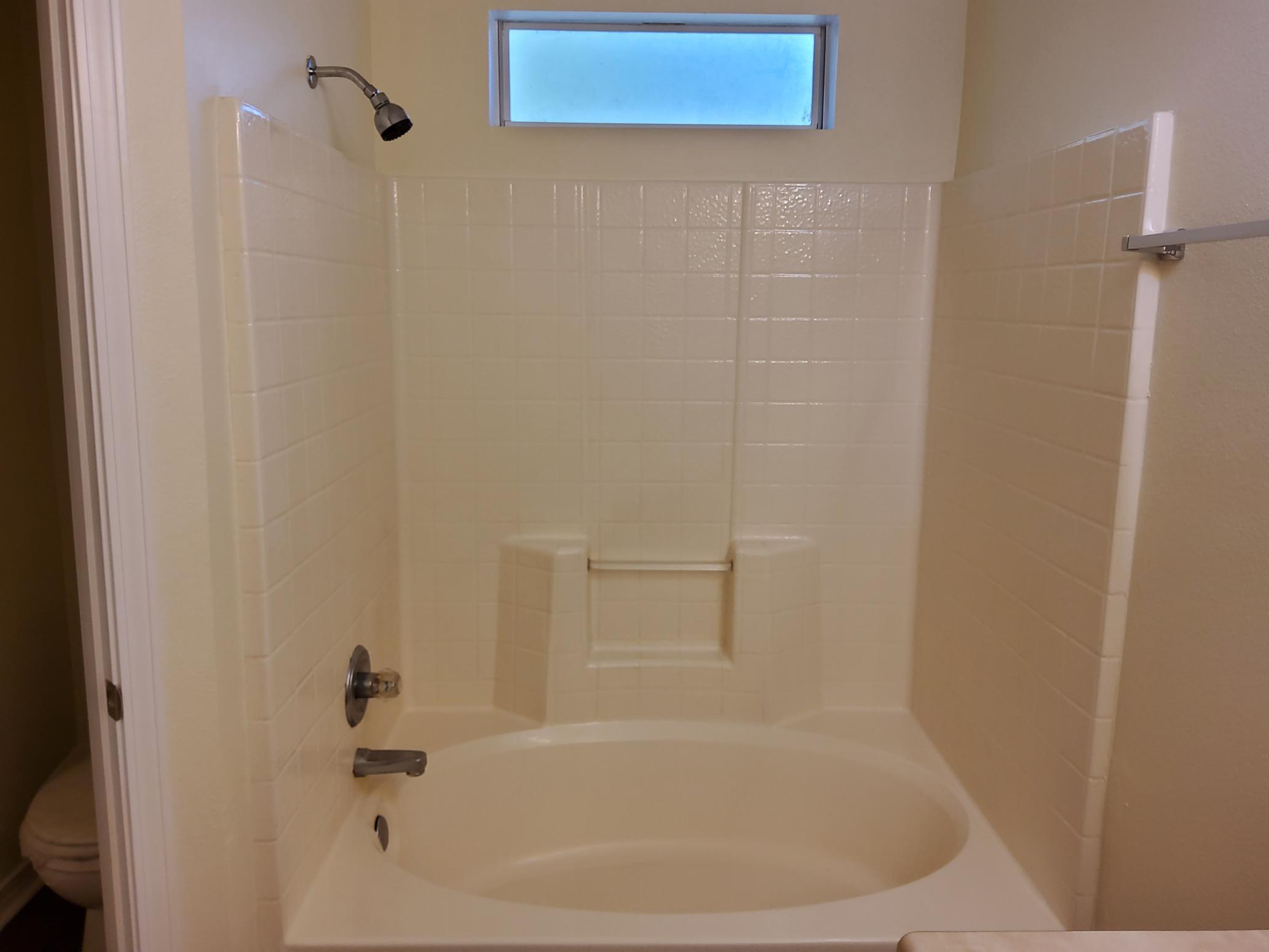 HIDDEN SHORES - Residential Lease