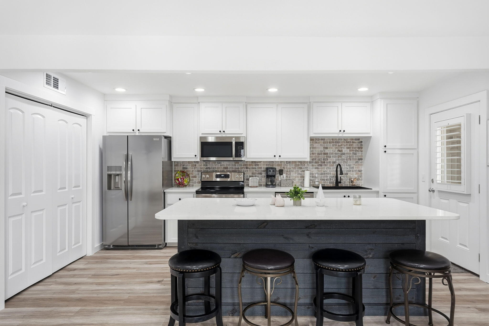 LANDMARK CONDO - Residential