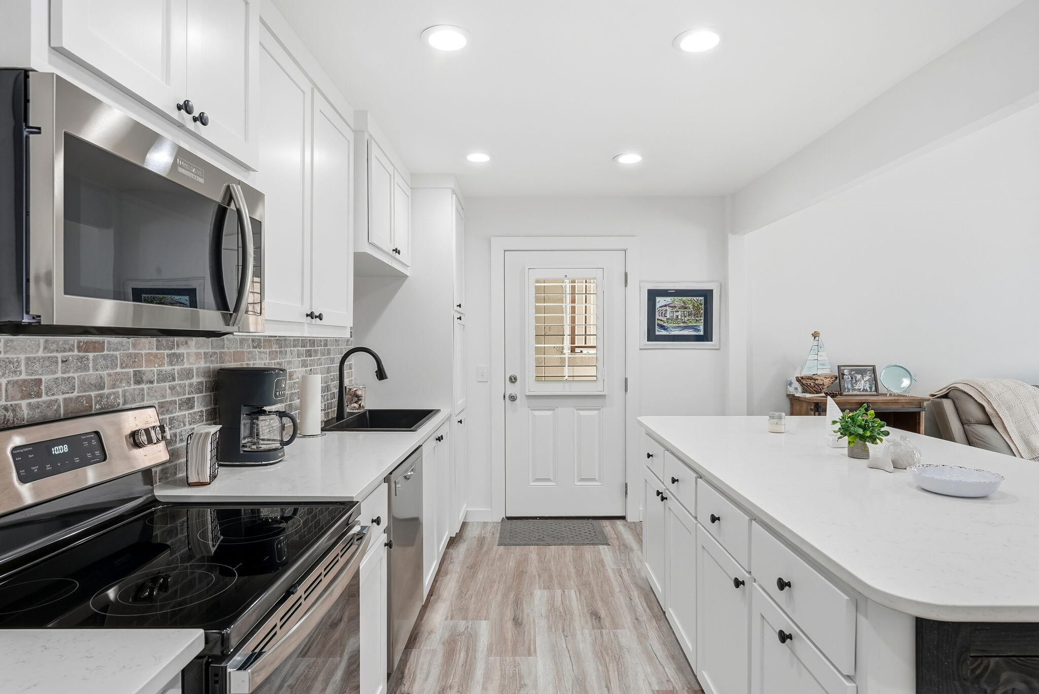 LANDMARK CONDO - Residential