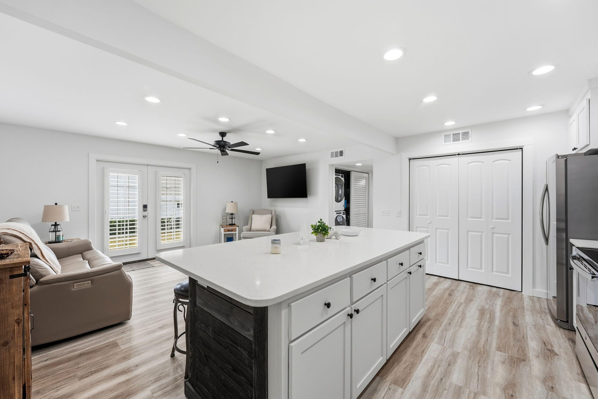 LANDMARK CONDO - Residential