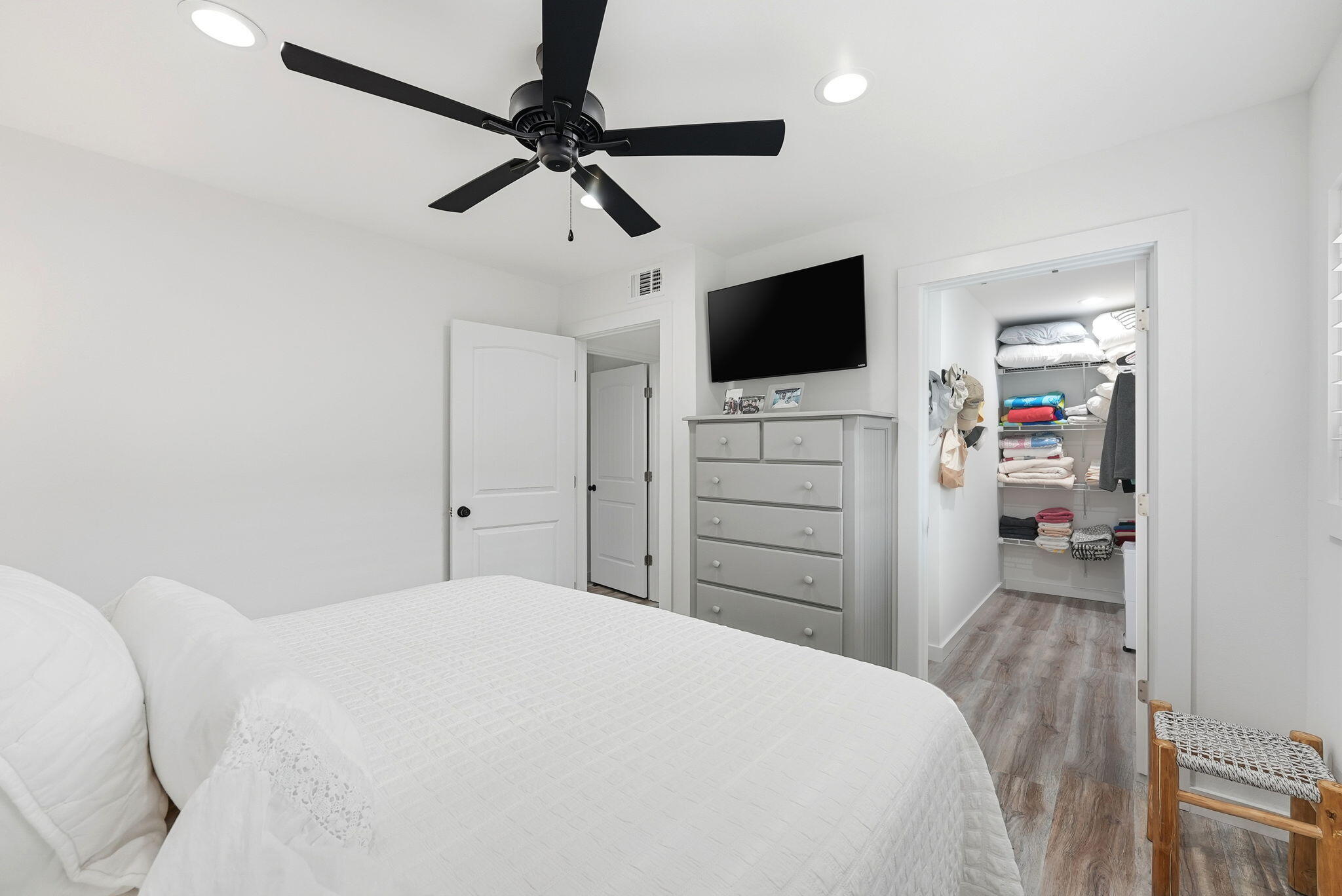 LANDMARK CONDO - Residential