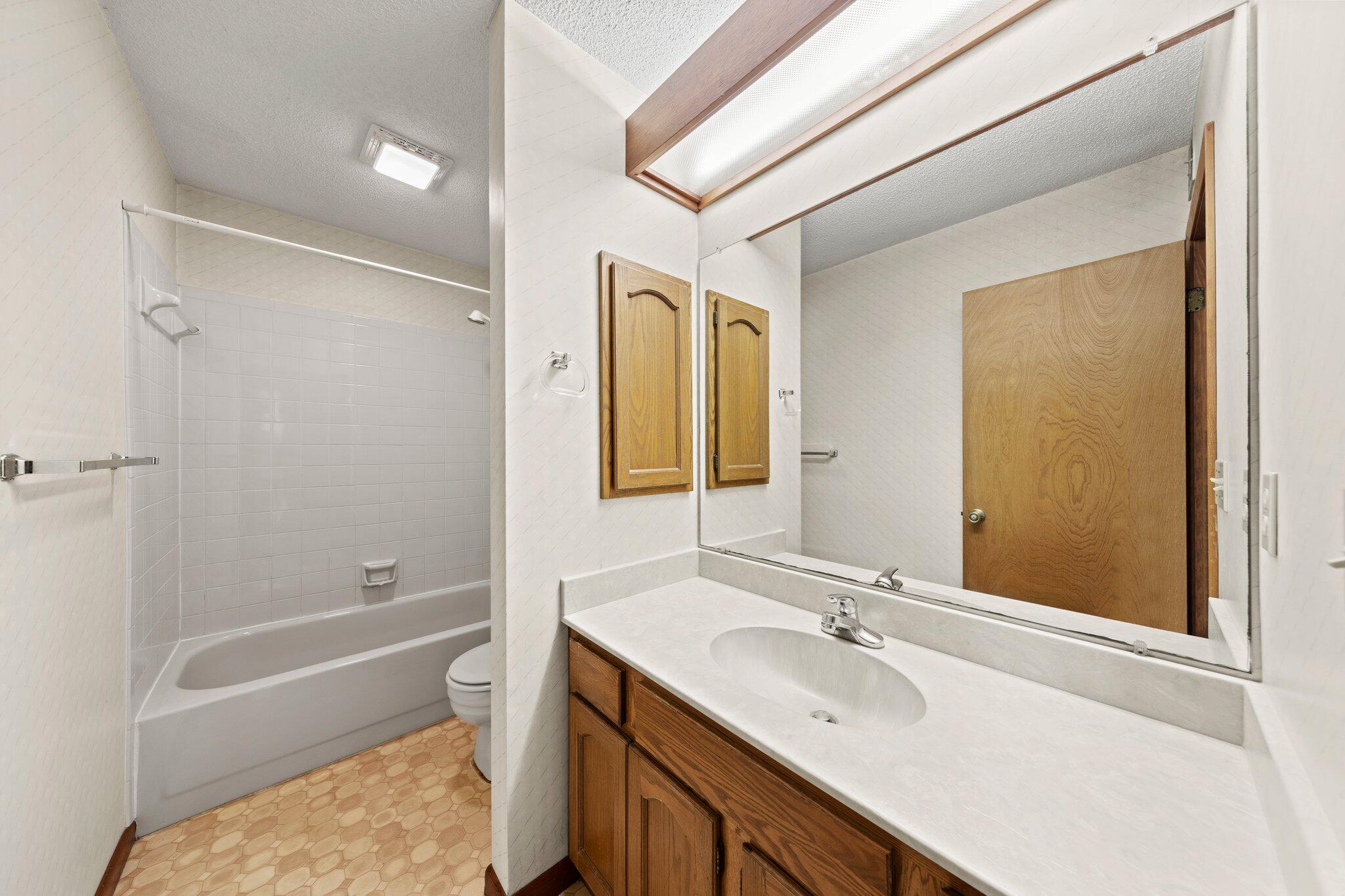 CEDAR RIDGE - Residential Lease