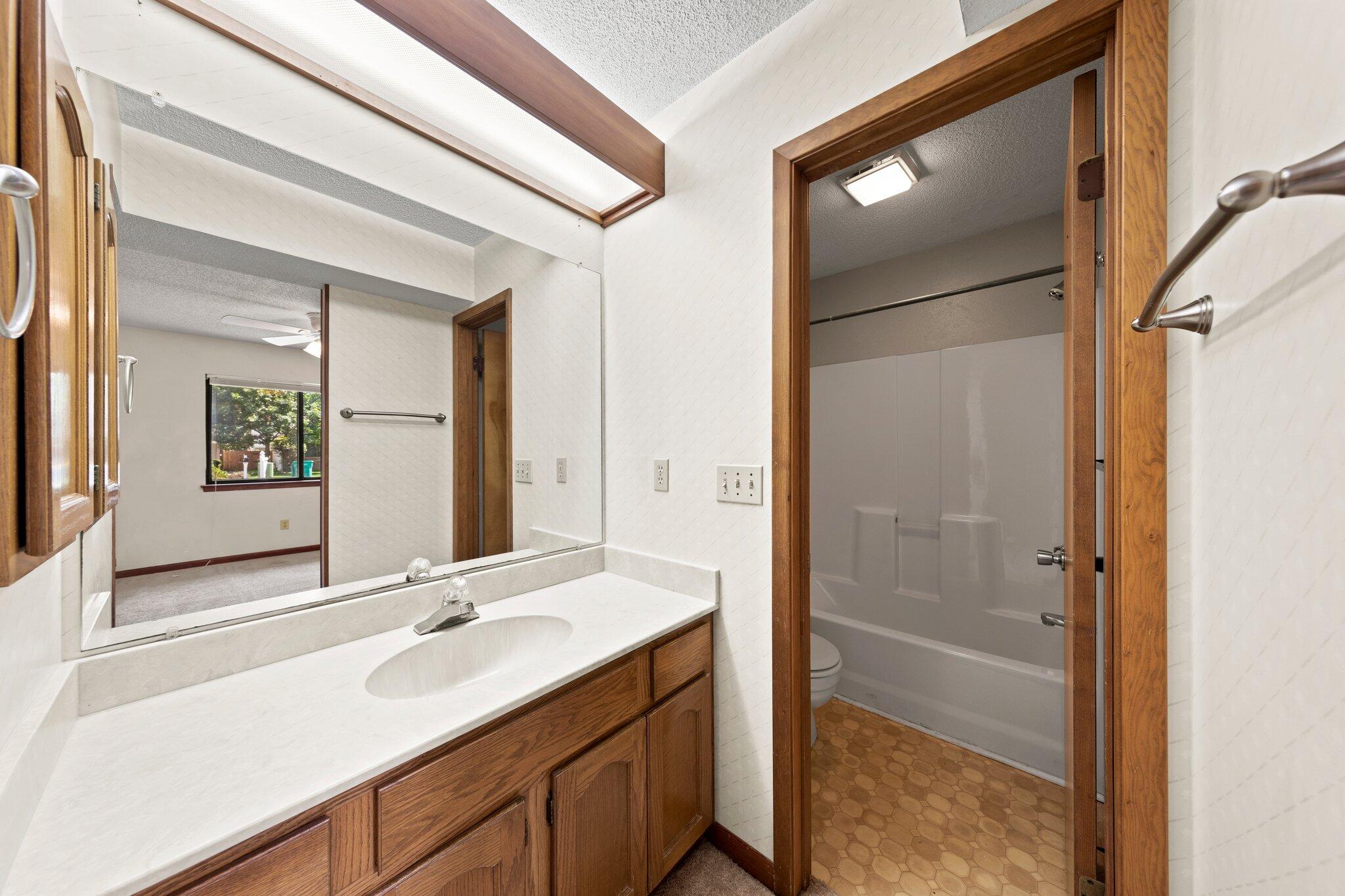 CEDAR RIDGE - Residential Lease