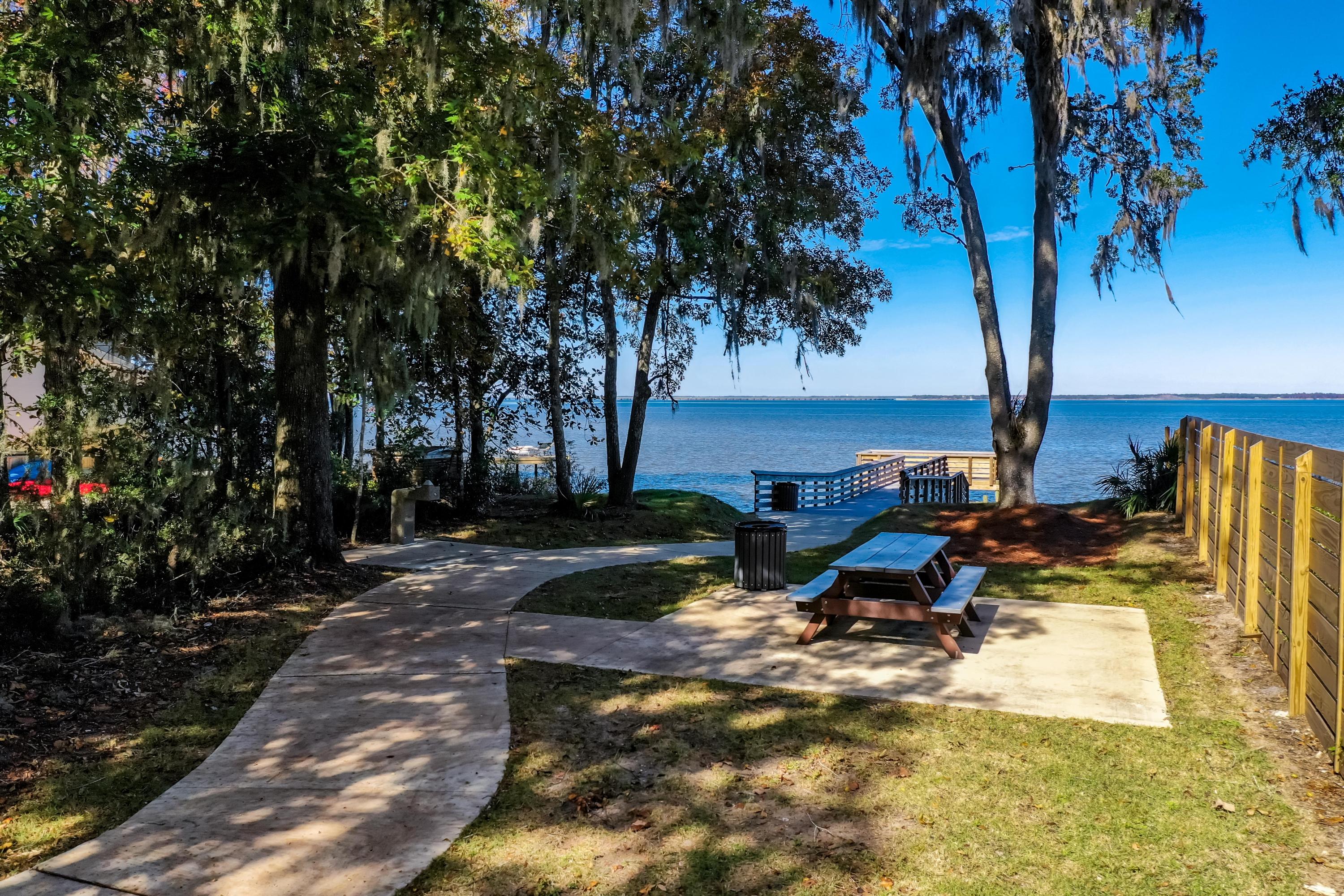 BAYSIDE HEIGHTS RANCHETTES - Residential