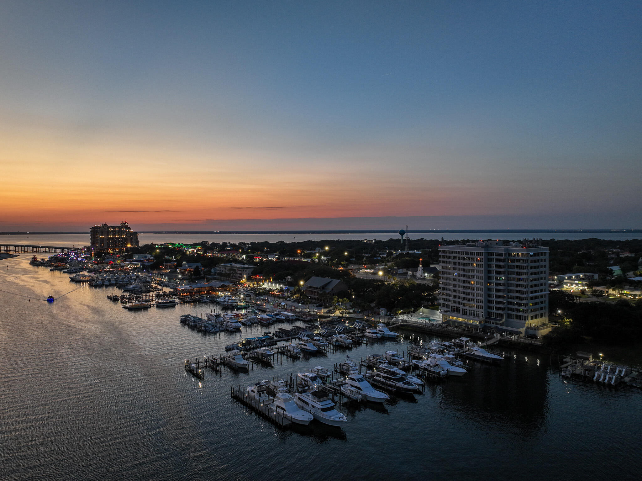 DESTIN YACHT CLUB - Residential Lease