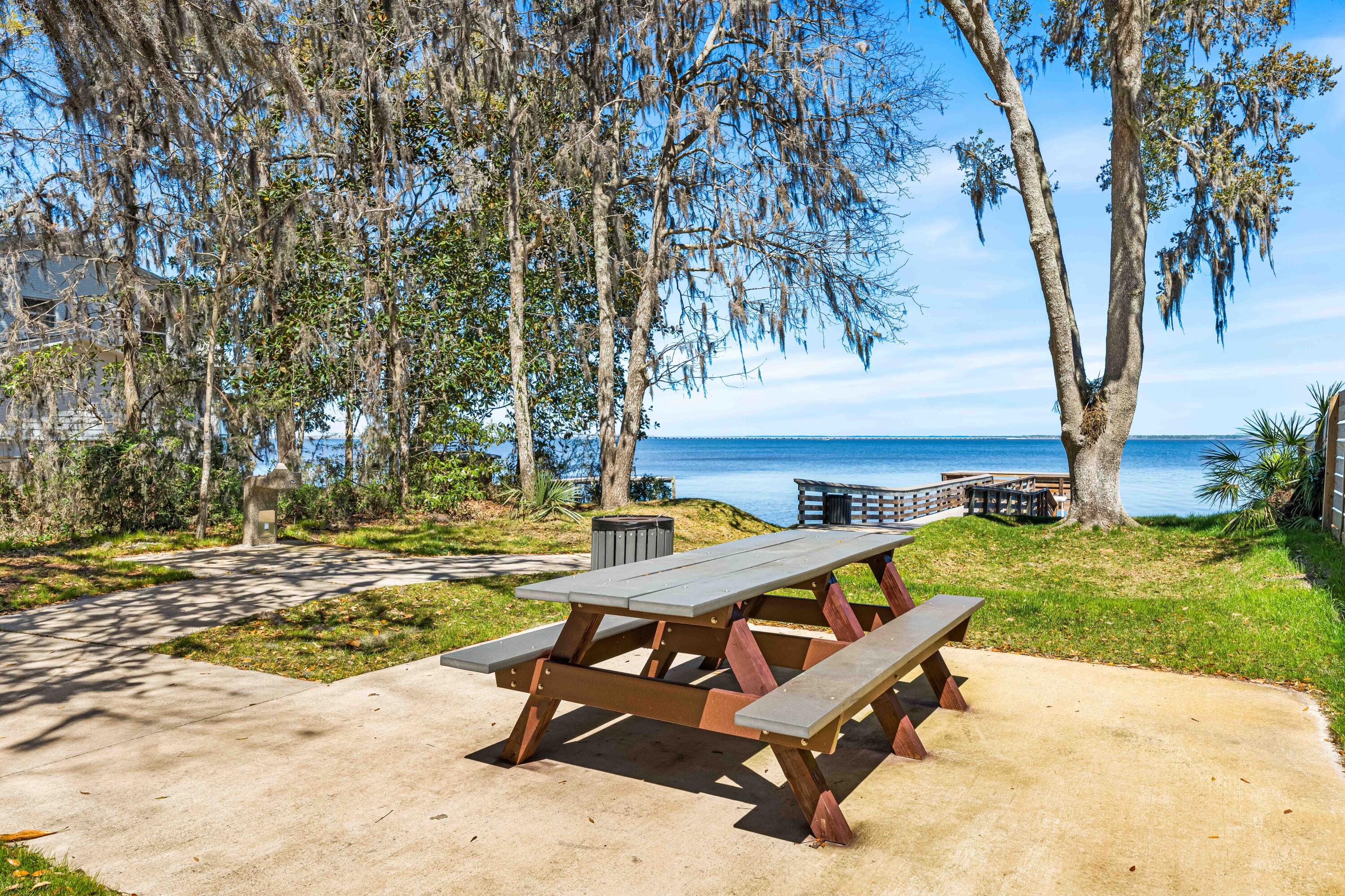 GRAYTON BAYOU - Residential