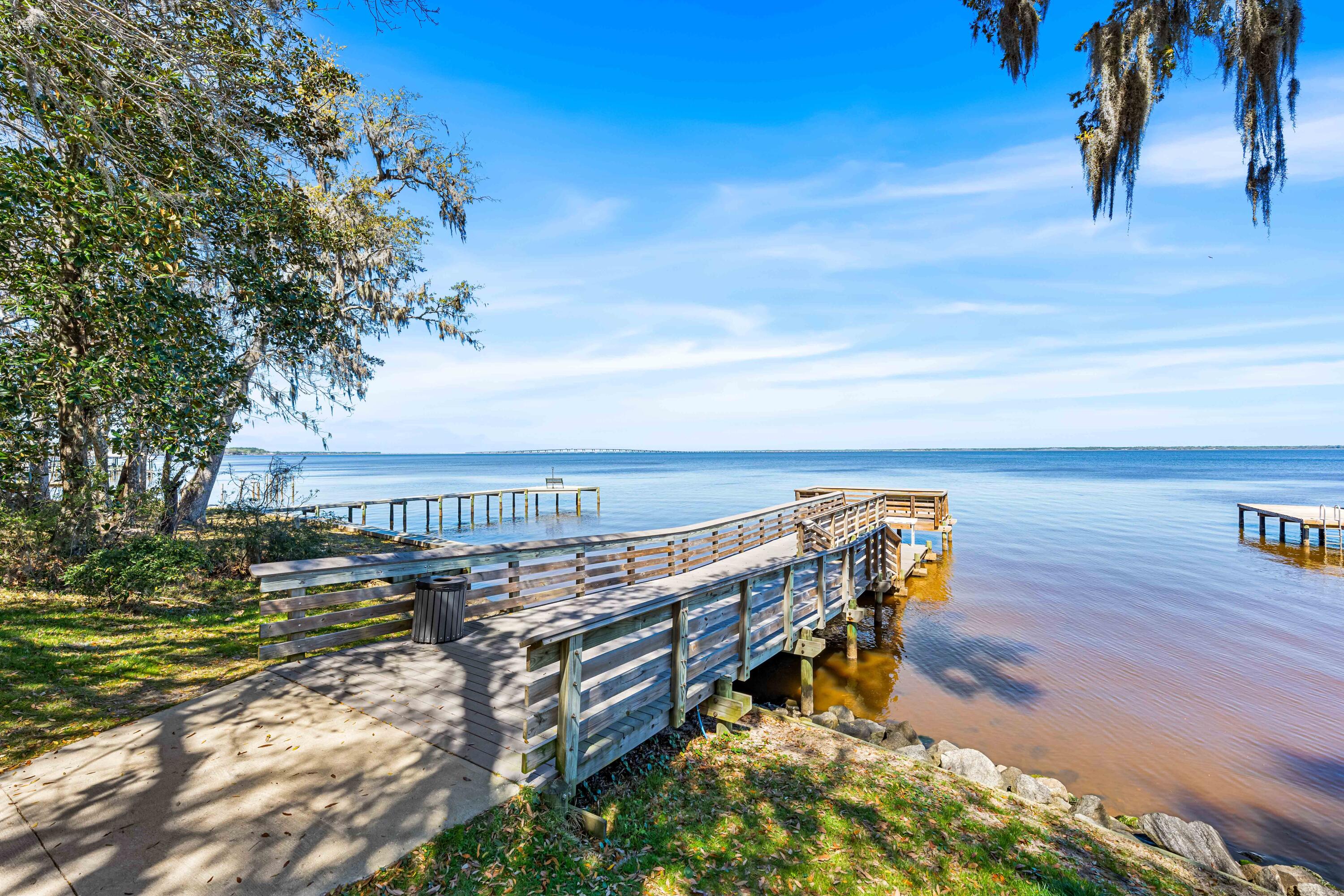 GRAYTON BAYOU - Residential