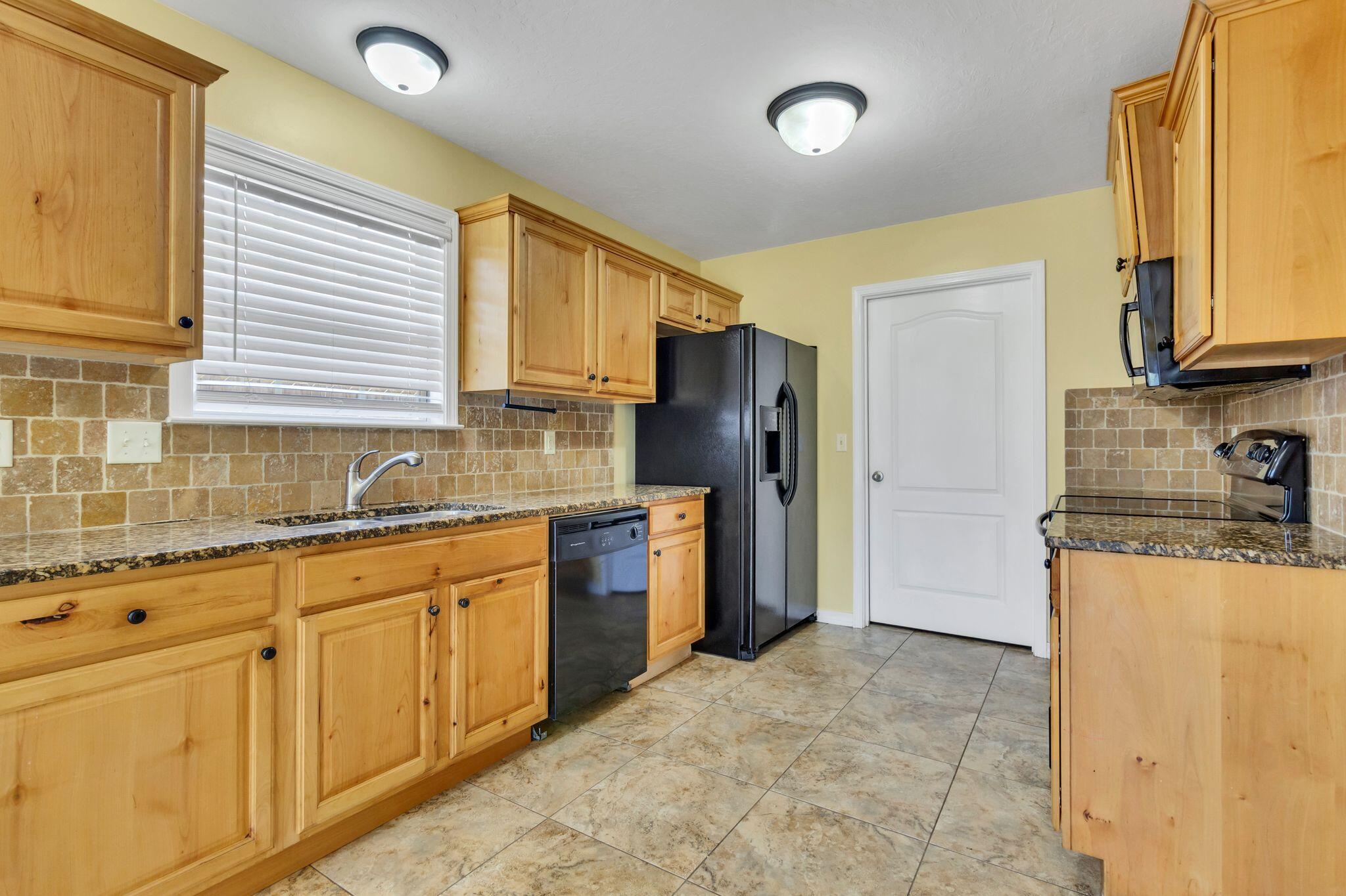 GARDEN CITY - Residential Lease