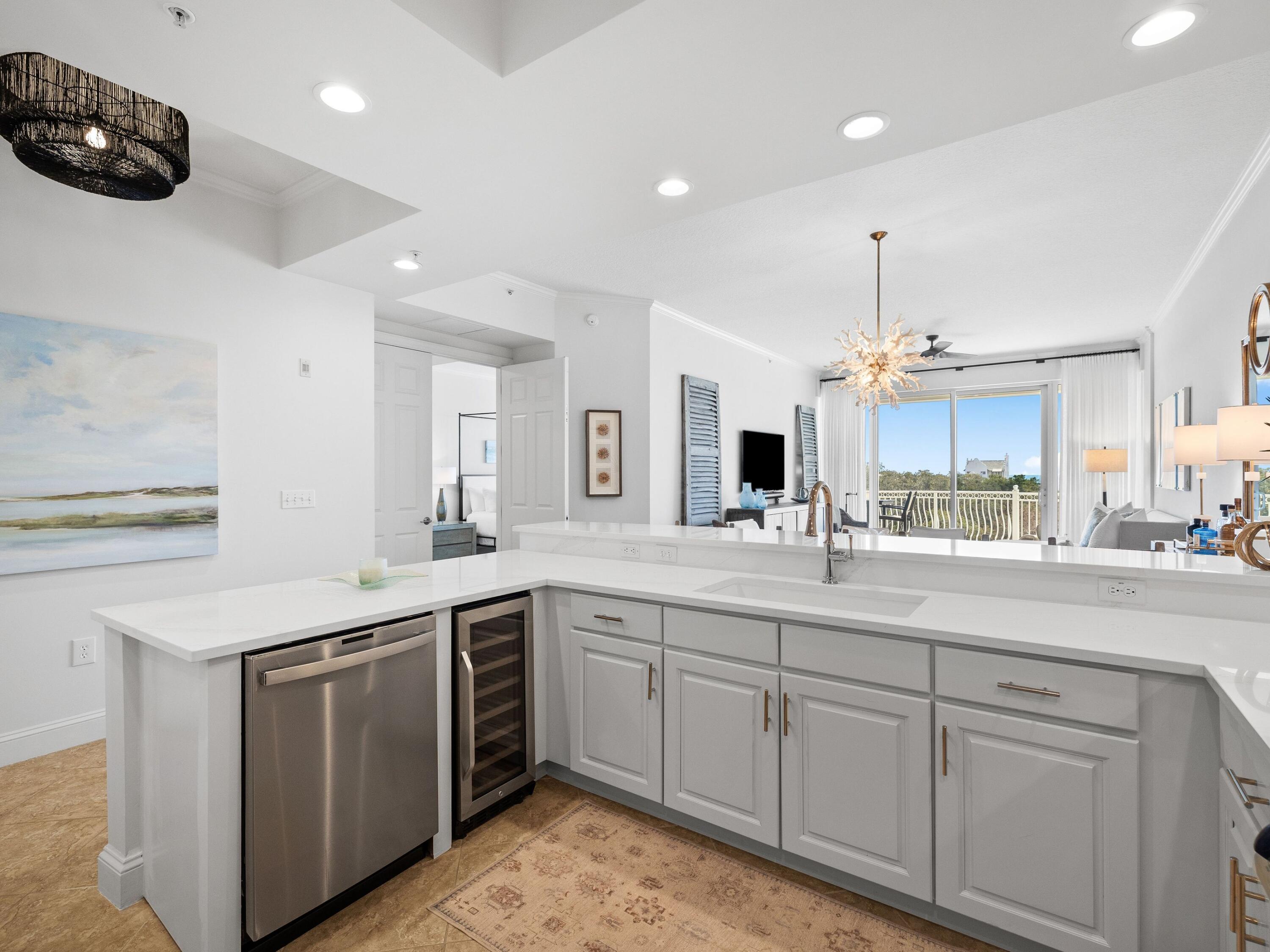 ALEXANDER AT PALM COURT - Residential