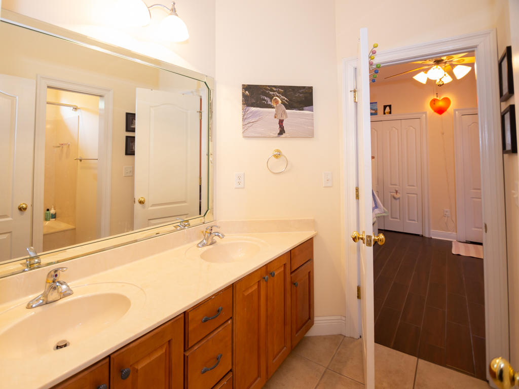 CHARDONNAY ESTATES - Residential