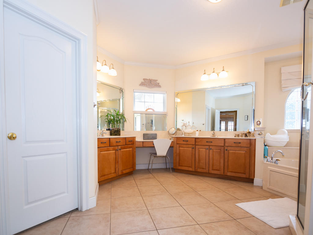 CHARDONNAY ESTATES - Residential