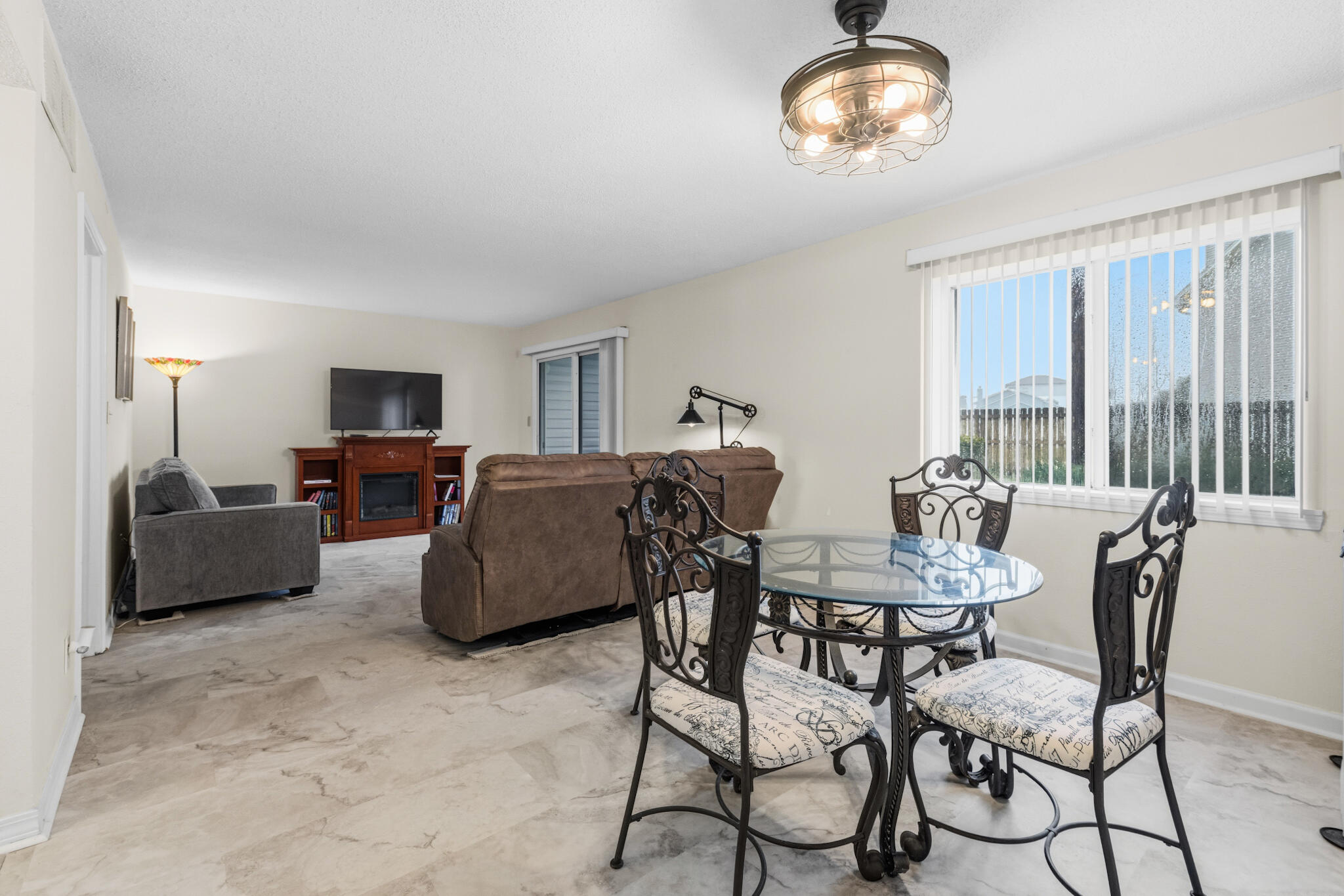 FINISTERRA CONDO - Residential