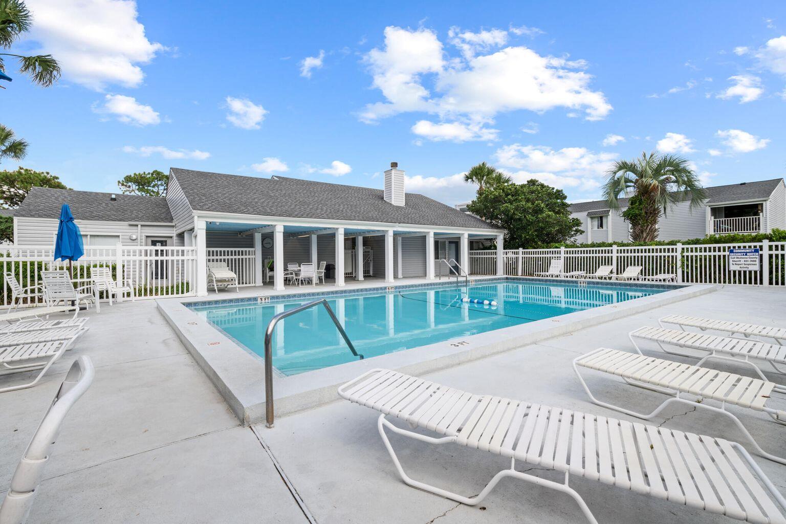 FINISTERRA CONDO - Residential