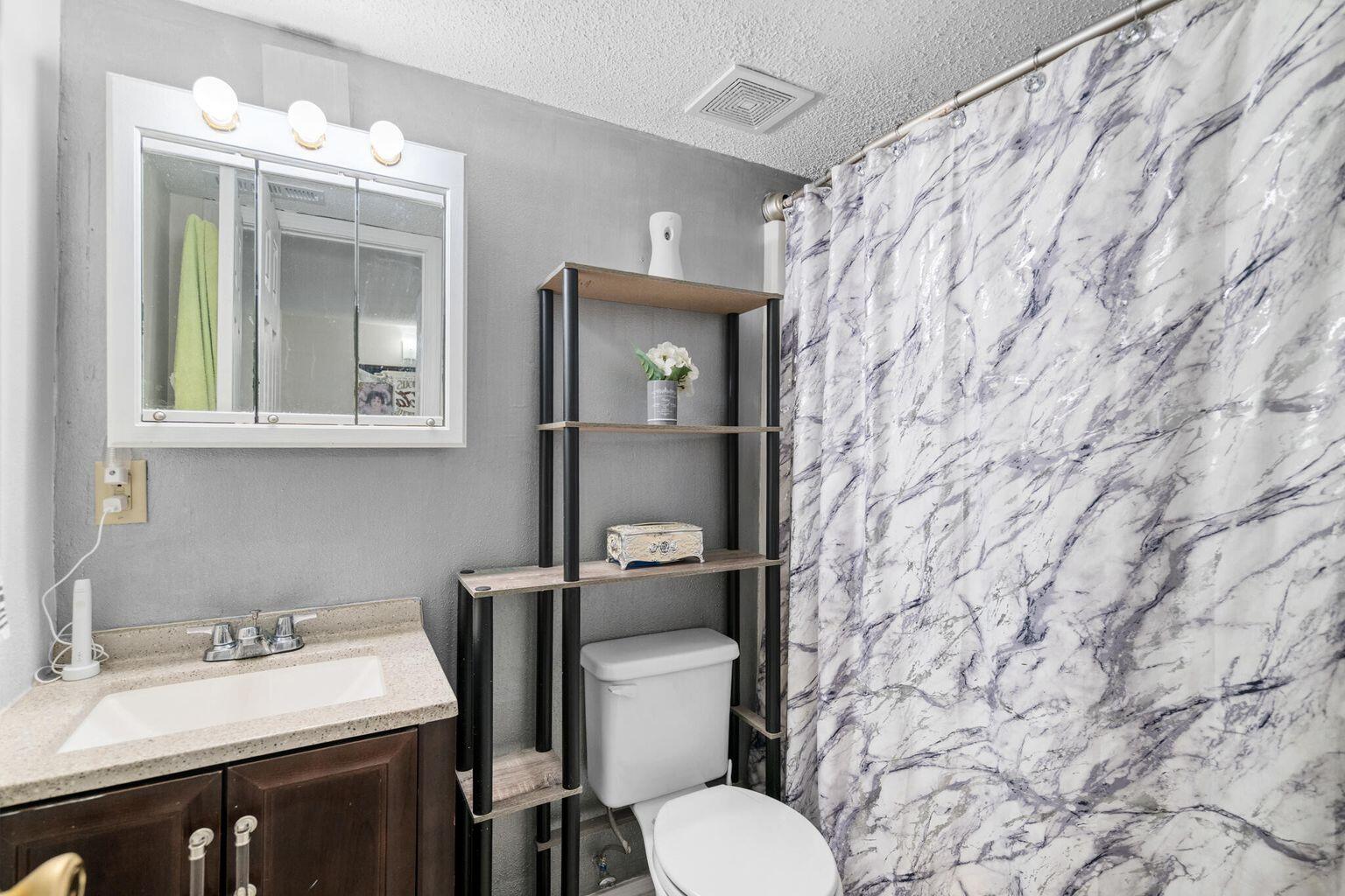 FINISTERRA CONDO - Residential