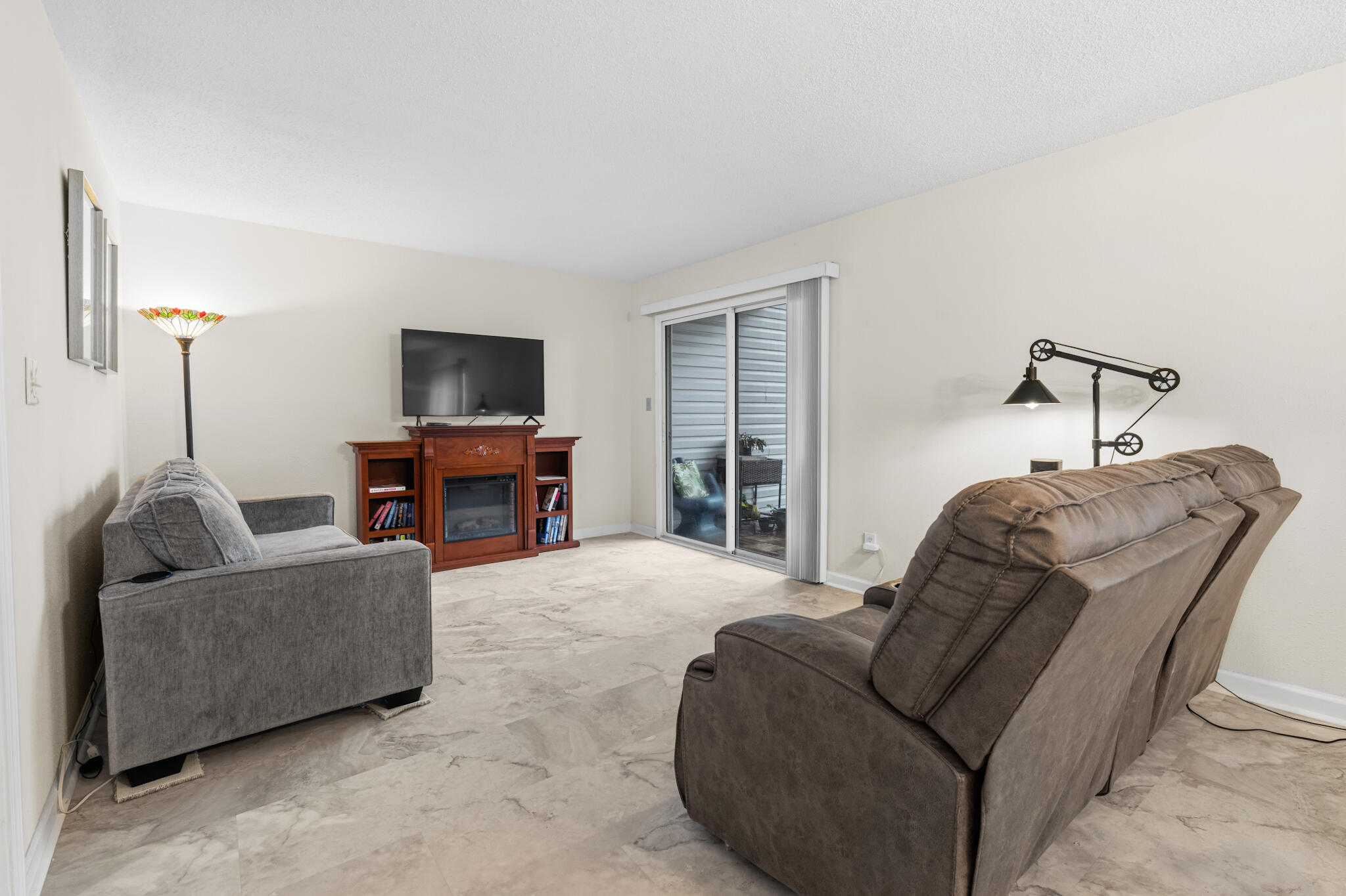 FINISTERRA CONDO - Residential