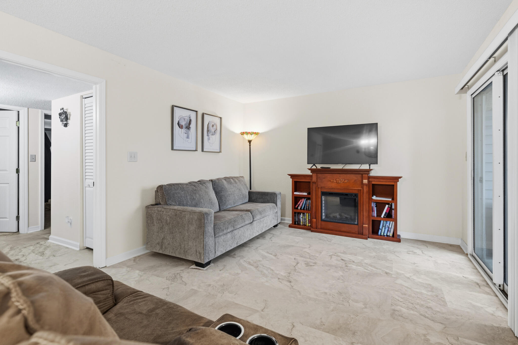 FINISTERRA CONDO - Residential