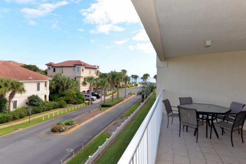 MARAVILLA CONDO 3 - Residential