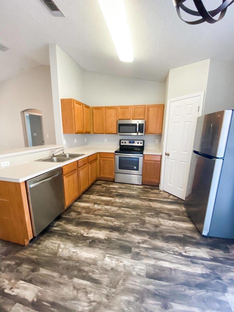 RIDGE CREST PH II - Residential Lease