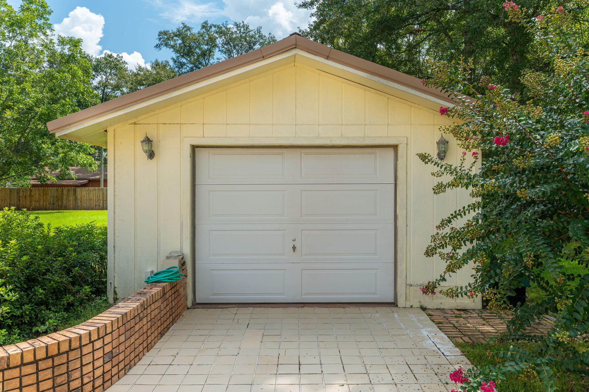 HOLLY HILLS - Residential