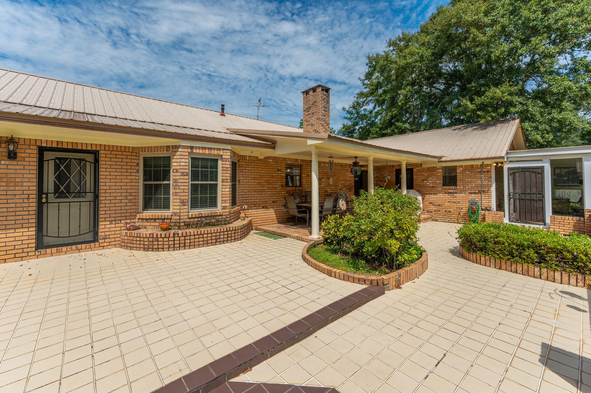 HOLLY HILLS - Residential