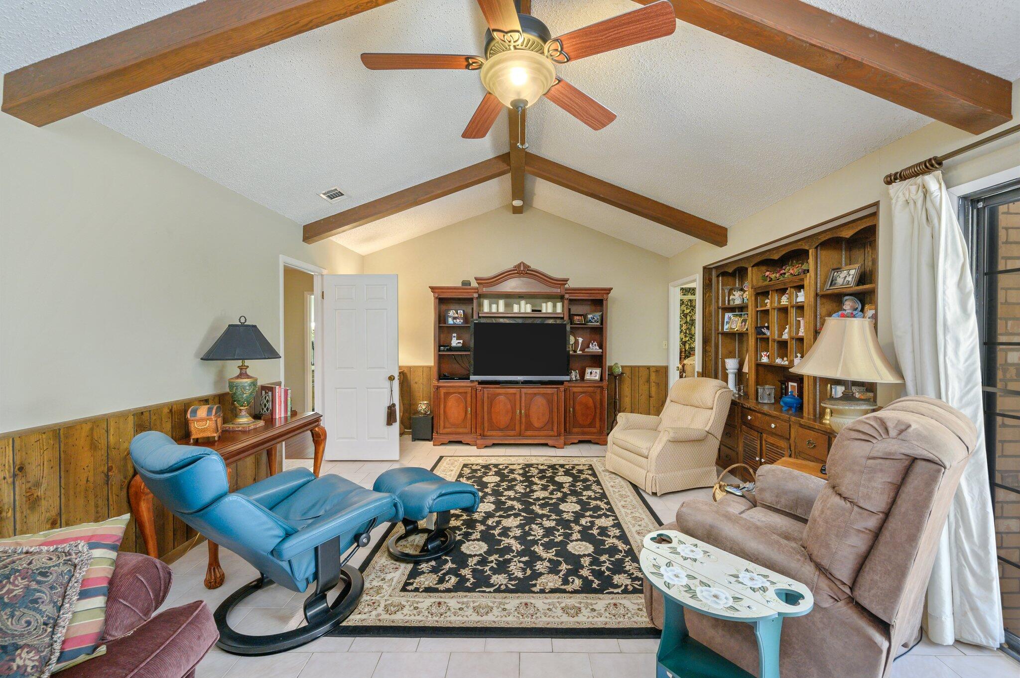 HOLLY HILLS - Residential